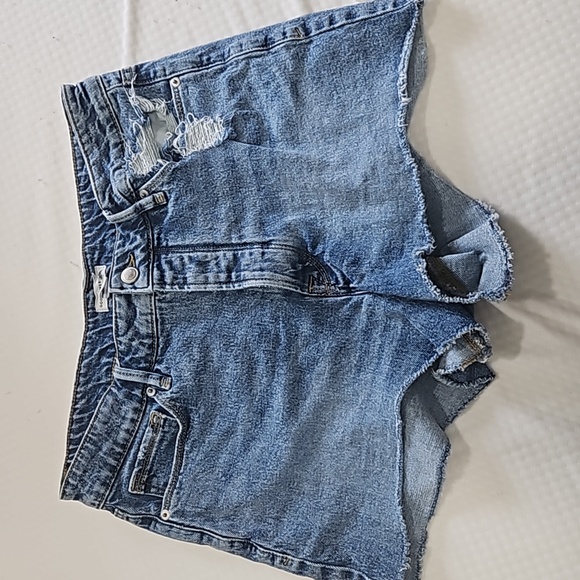 Good American 90s High Rise Distressed Denim Shorts Size 10/30 - Picture 1 of 5